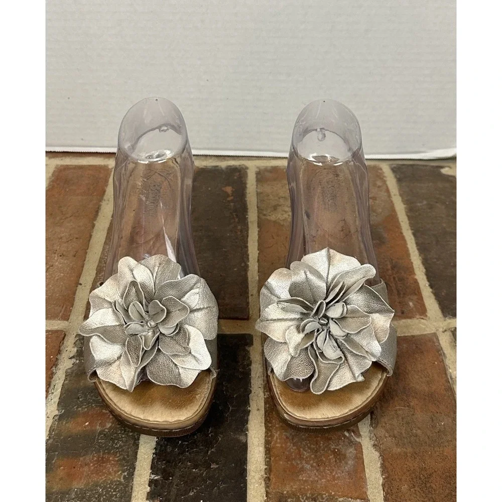 BORN‎ Metallic Gold Leather Wedge Heels Sandals Flower Slide Open Toe Women's 8